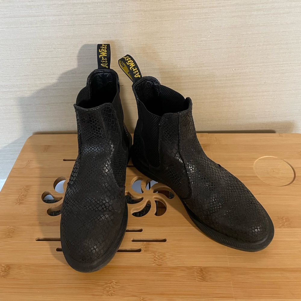 Dr. Martens Flora Chelsea Boot - Rare Black Snakeskin Print Sz 7 Wmns
